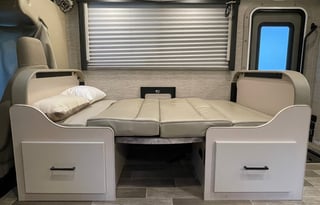 2022 Thor Motor Coach Chateau 27R