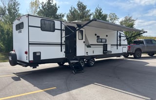 36ft Vibe Sleeps 10, Perfect for Family Adventures