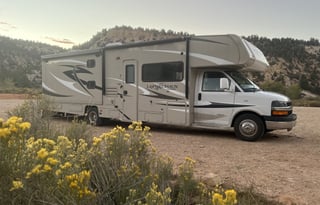 2 AC Units & 5 TVs! Satellite Dish & Dual Battery.