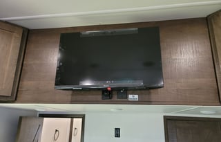 Family Fun Starts Here Spacious 5th Wheel Camper!