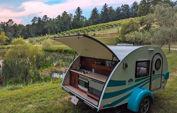 Fix a hearty breakfast, grab a cool drink or prepare a simple dinner in the full galley kitchen.