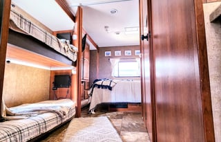 Renovated! "Lucky" the Leprechaun *Sleeps 10*