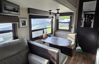 Beautiful 5th wheel bunkhouse retreat w/delivery!
