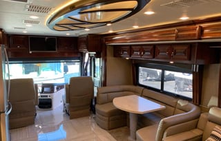 2019 Fleetwood RV Discovery LXE 40G