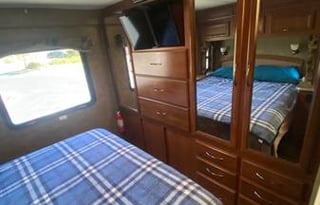 Make great memories in our Roomy Thor Chateau 31L!