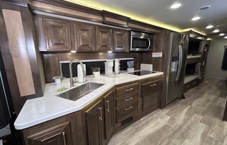 Five-Star Desert Oasis on Wheels!