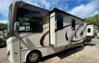2018 Thor Motor Coach Hurricane 34P