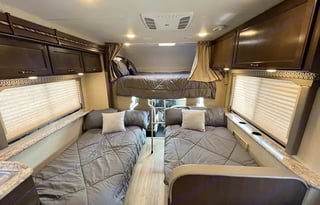 2017 Thor Motor Coach Freedom Elite