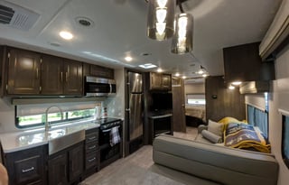 2022 32ls fully stocked and family friendly.