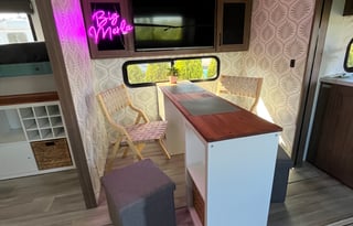 Big Merla Sleeps 7 and Bring your Furry Friends