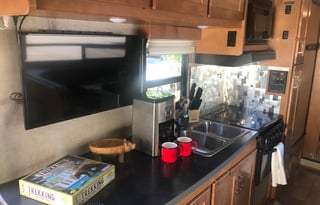 Super Clean 2019 Winnebago Minnie Winnie 31K