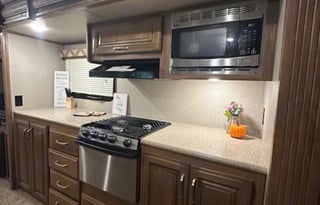 2018 Keystone RV Laredo - so much room!!!