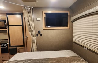 2019 Thor Chateau 22B - Compact Luxury Motor Coach
