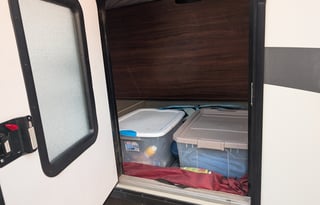 Easy to hard shell camper trailer for 5