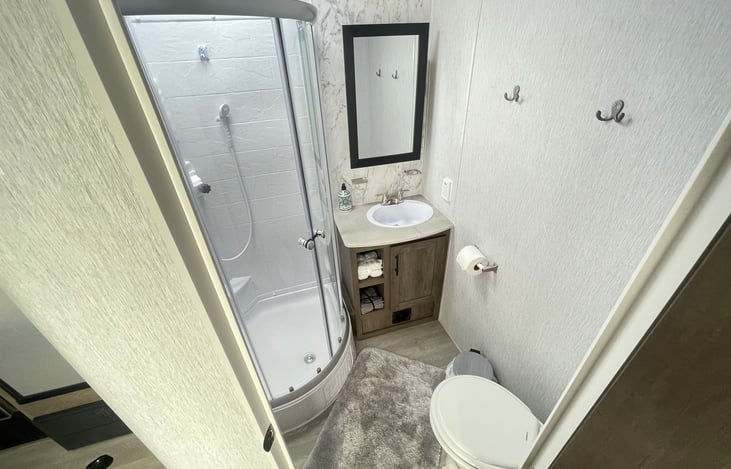 spacious bathroom!