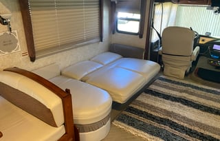 2004 Fleetwood RV Pace Arrow 37C