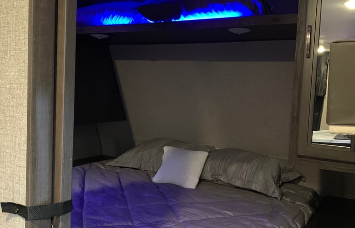 Queen size bed.......comfortable. Mood lighting.