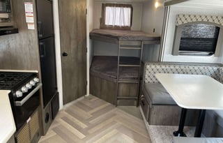 Lightweight Bunkhouse with Spacious Living