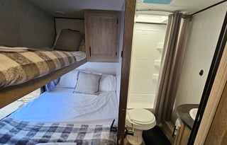 "Fall Prowler" Sleeps 6-7  BUNKHOUSE