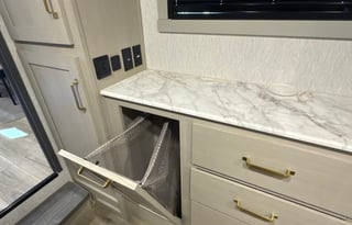 LUXURY 2 BED, 2 BATH RV W/ PRIVATE SUITE & ENTRY