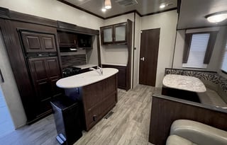 42ft Sundance 5th Wheel. Sleeps 10!