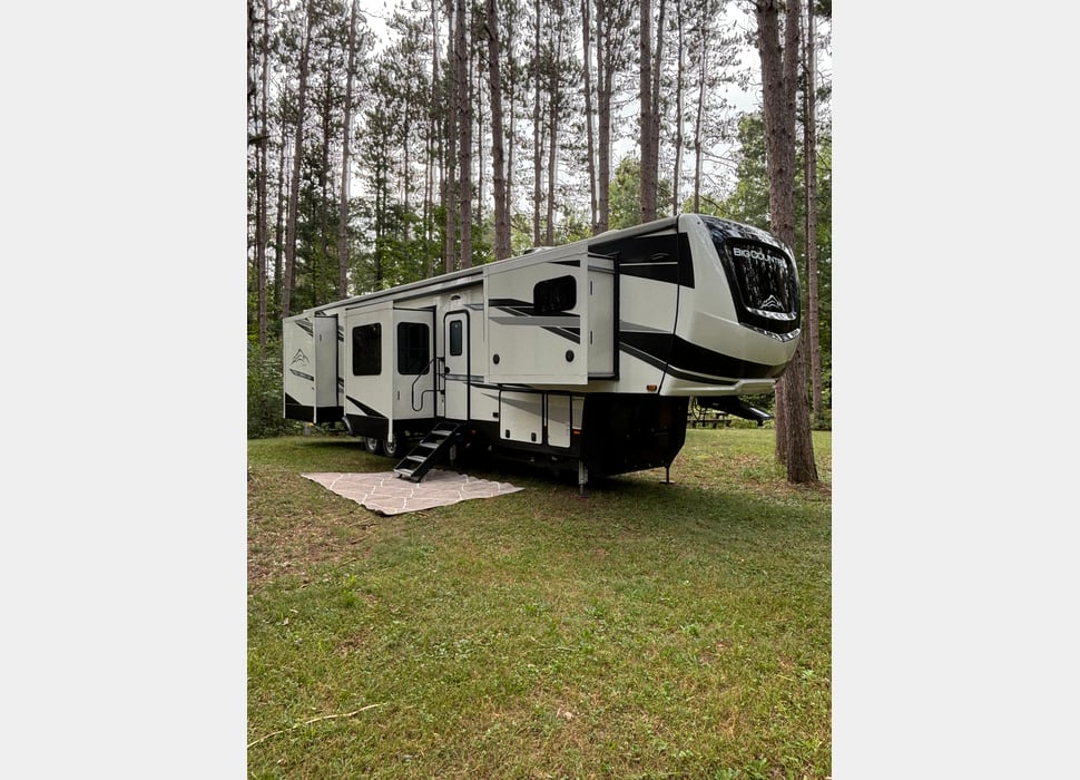 Fifth Wheel rentals in Copemish