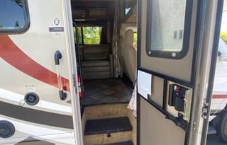 Make great memories in our Roomy Thor Chateau 31L!