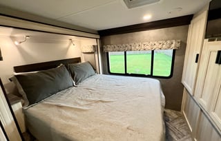 Enjoy a cruise in "CRUZ"! *TAILGATER'S DELIGHT!*