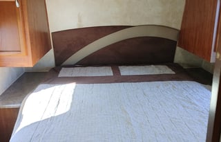 25' JAY FLIGHT SLEEPS 6 COMES FULLY STOCKED