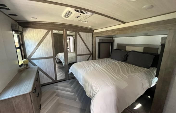 Queen size bed. This unit has only ONE bed and tons of closet space!