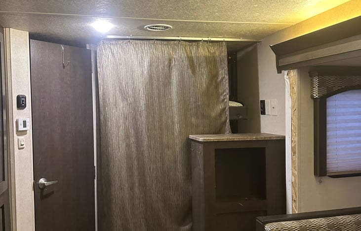Rear bunk with privacy curtain