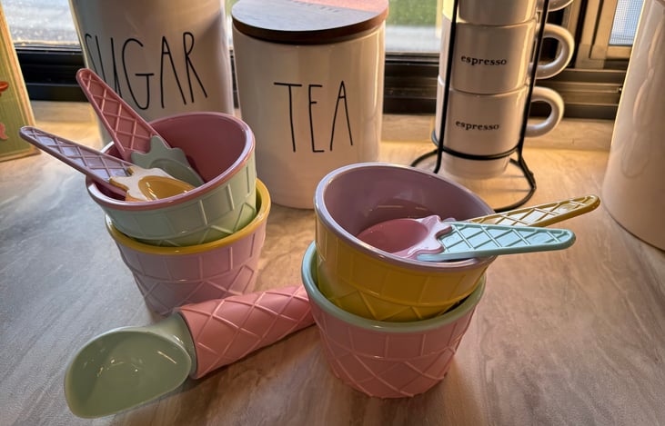 Ice cream bowls and spoons for 4