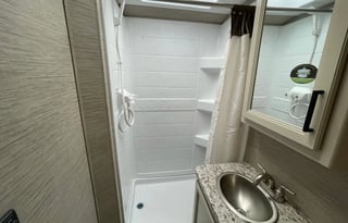 25ft. RV — easy to drive, unique trip experience!