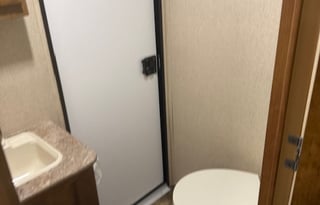 Zinger 2 room  bunk house. Delivery only