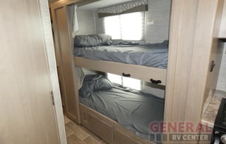2022 Thor Quantum SL31 with Bunk Beds