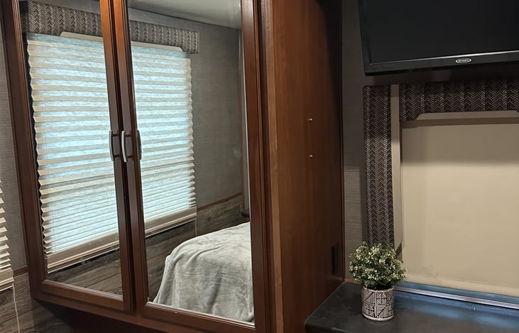 Hang up cloths or store stuff