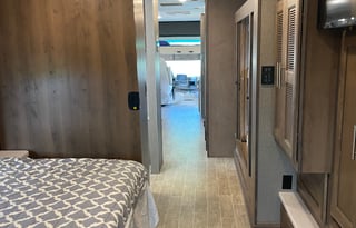Family Friendly Luxury RV - Sleeps up to 8 Guests
