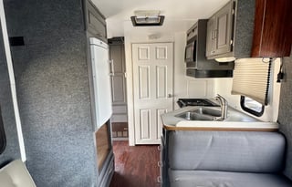 Four Winds 23P - Rare F-Series RV, All Essentials!