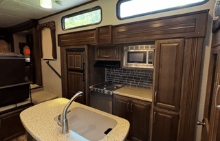 Spacious 2016 Keystone Cougar 326RDS
