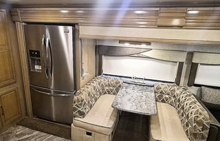 Luxury Disel Push, sleeps 8, 1.5 bath, washer &dry