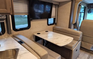 2022 Thor Motor Coach Freedom Traveler 32A