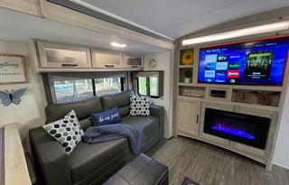 STUNNING + 2022 *Twilight* (Delivery Available)