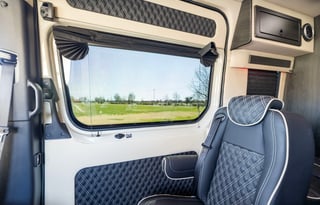 Luxury Mercedes easy park/drive, seats 8, sleeps 2