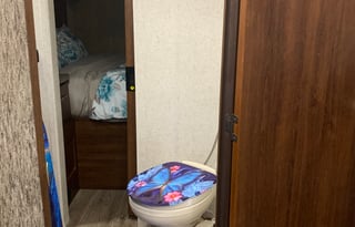 BELLA-Sleep 8 - 10 2018 Forest River Sunseeker RV