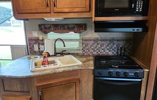 Cute, Cozy, & Clean Bunkhouse - sleeps up to 9