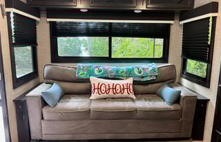 Rolling Resort-Travel Trailer-28ft-Dog Friendly