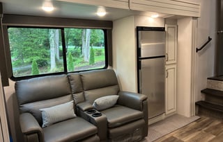 White Squirrel 5th Wheel