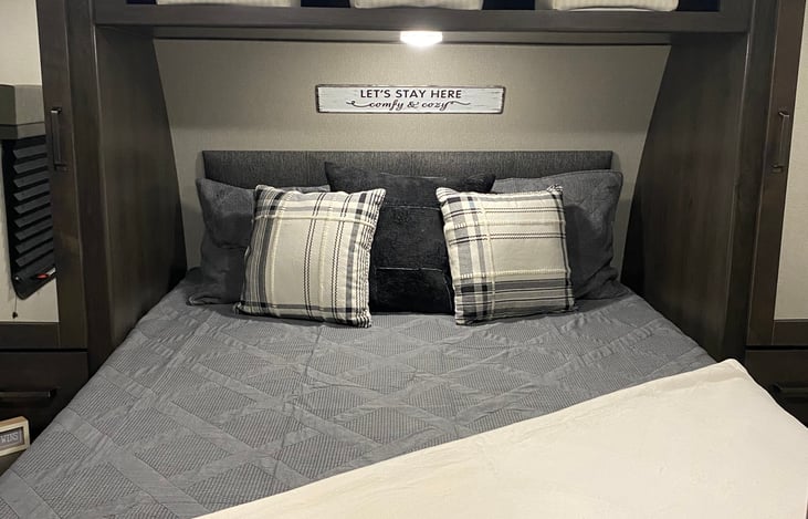 Master queen size bed