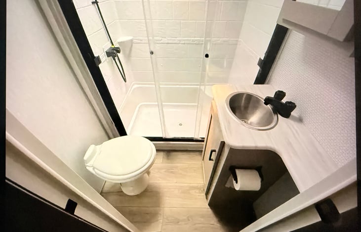 Master full bathroom