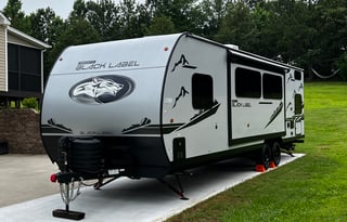 Elite Escape RV Rentals Co.   -   Delivery Only